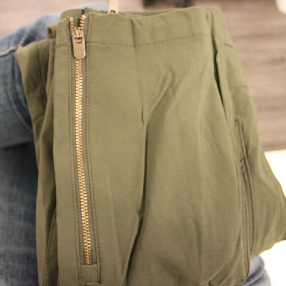 Athleta Olive Green Women's Pants With Zipper Pockets & Legs Size 2 - Picture 6 of 6